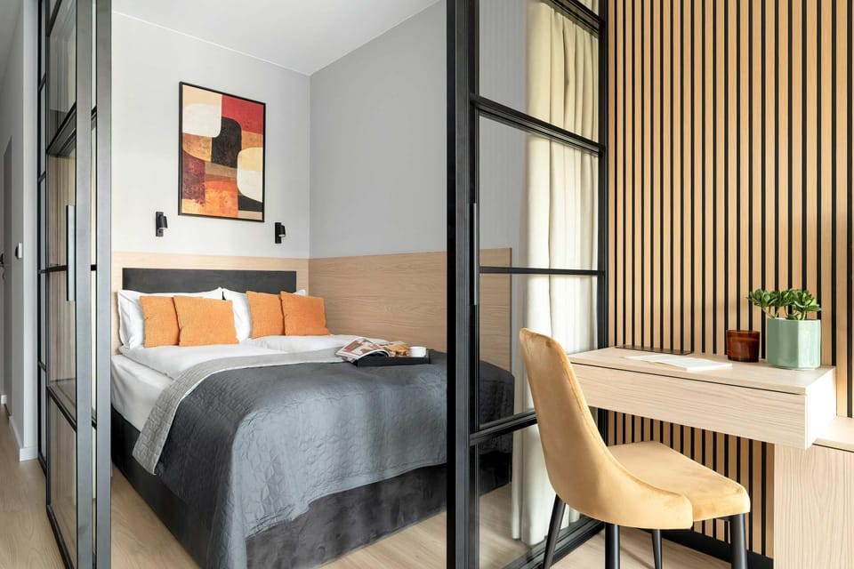 Bed, Seating area