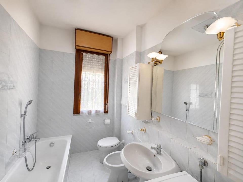 Bathroom, Bath