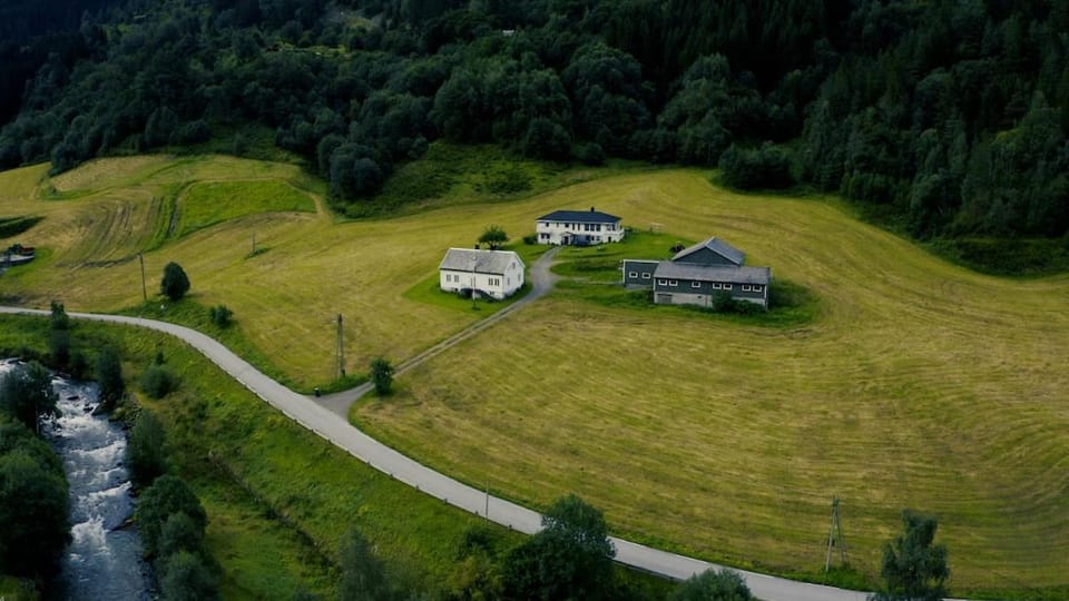 Gamlehuset på Fremste Dunavollen House in Vestland