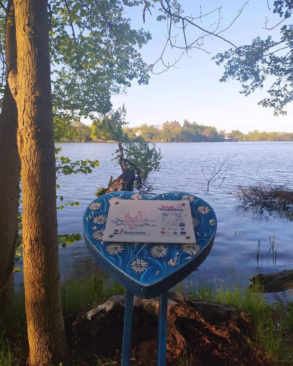 Nearby landmark, Natural landscape, Lake view