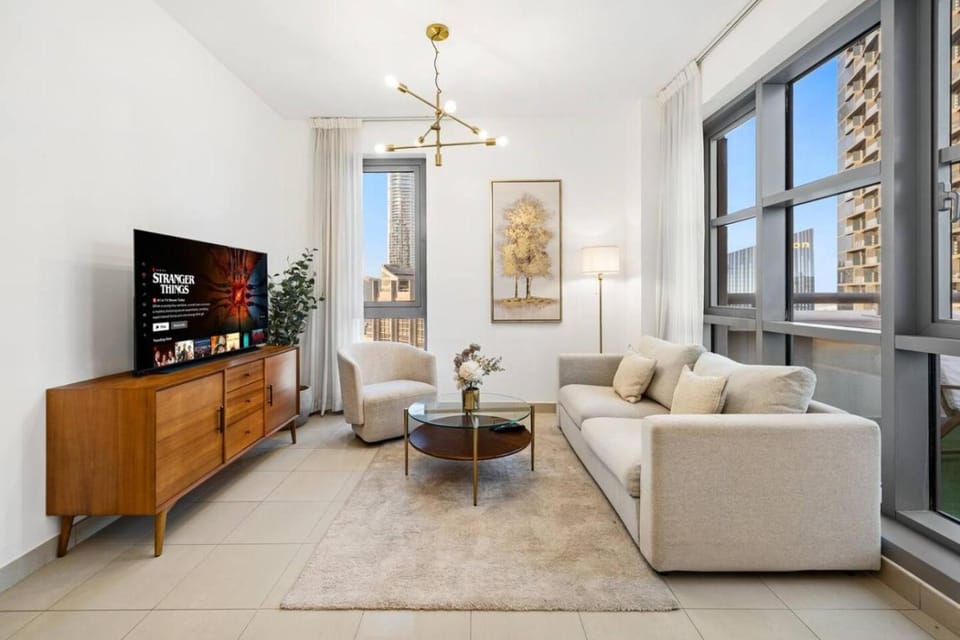 FIRST CLASS 1BR Luxe Burj and City View Apartment in Dubai