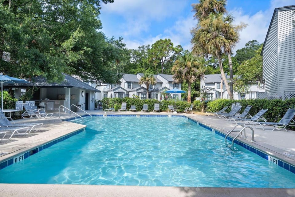 Pool view, Swimming pool, sunbed