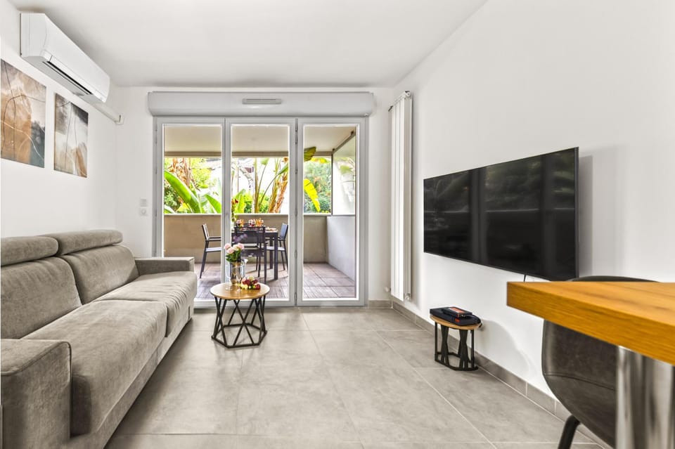 Communal lounge/ TV room, TV and multimedia, Living room, Seating area
