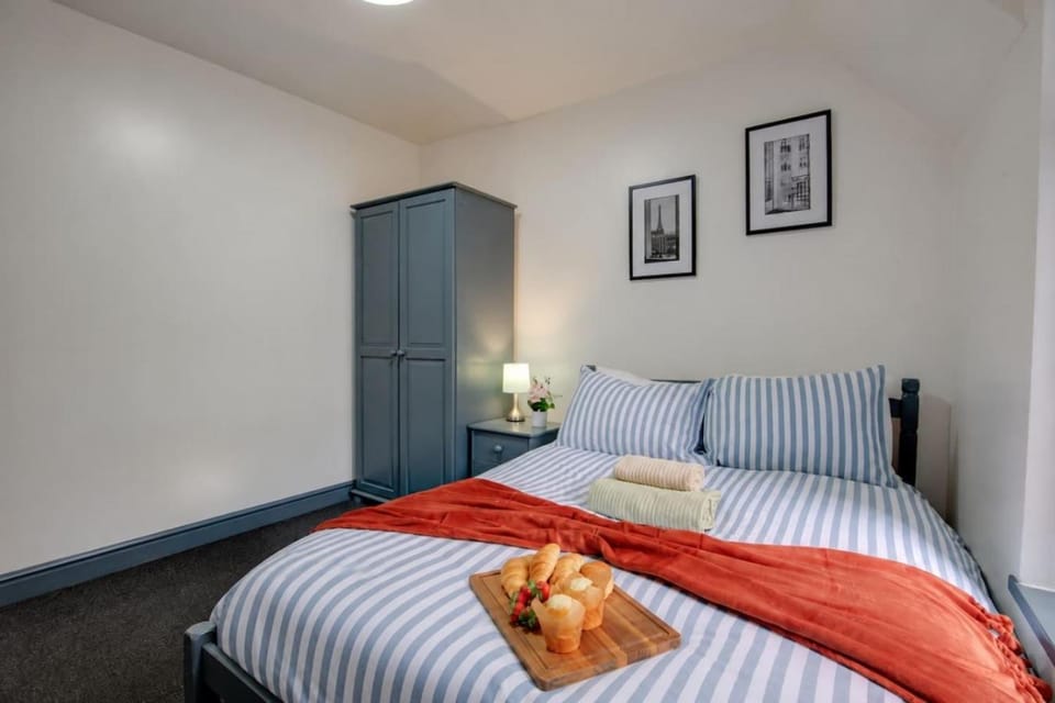 Stylish 2 Bed Ecclesall Road and City Centre Apartment in Sheffield