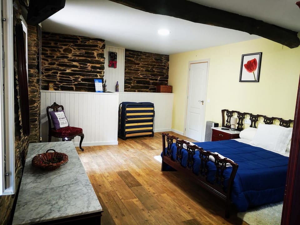 Photo of the whole room, Dining area, Garden view