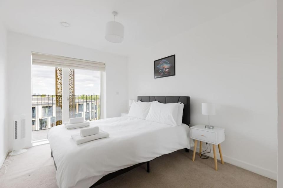 Modern Flat Next to Hackney Downs Station Apartment in London Borough of Hackney