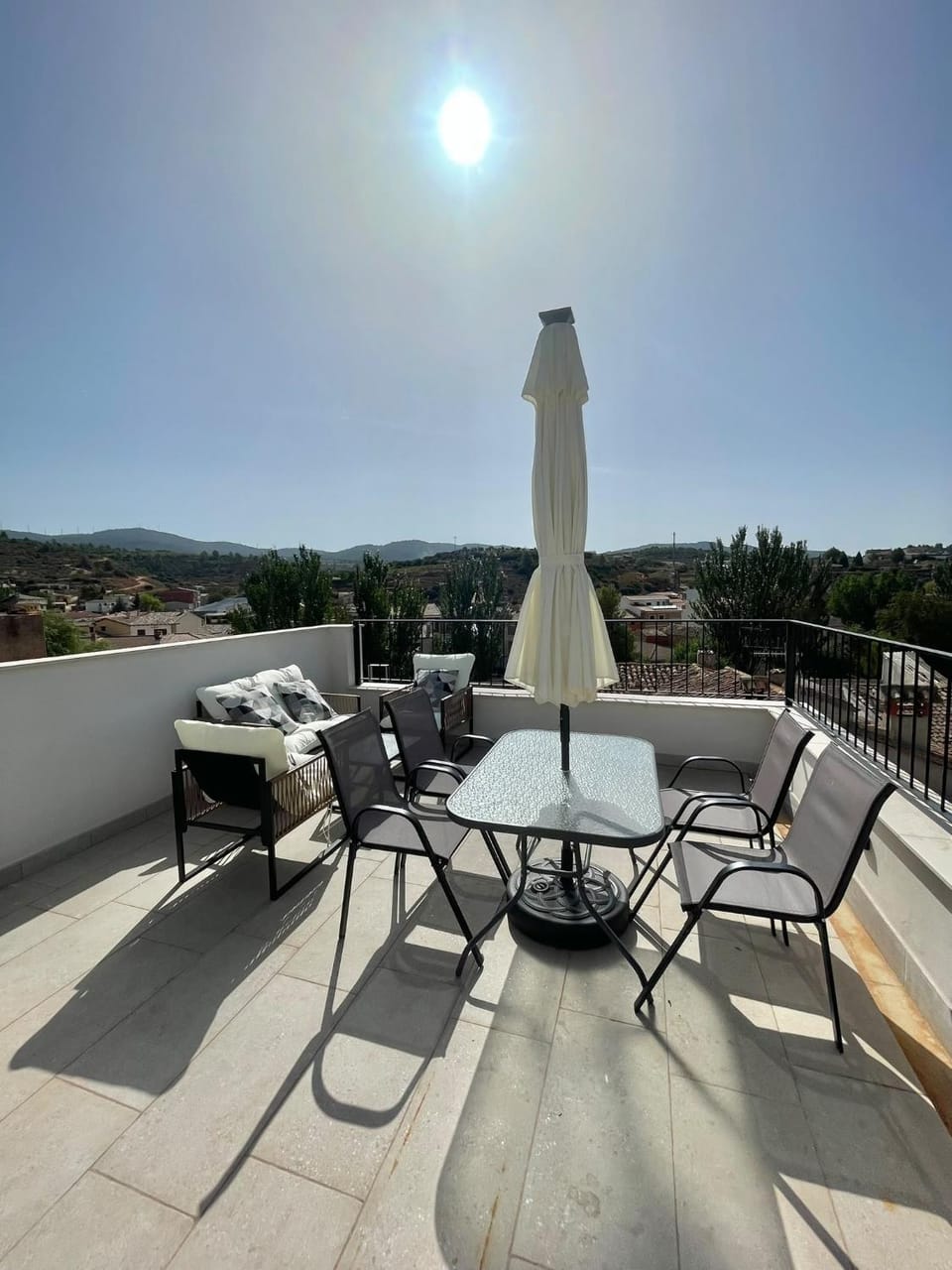 Property building, Balcony/Terrace, Living room