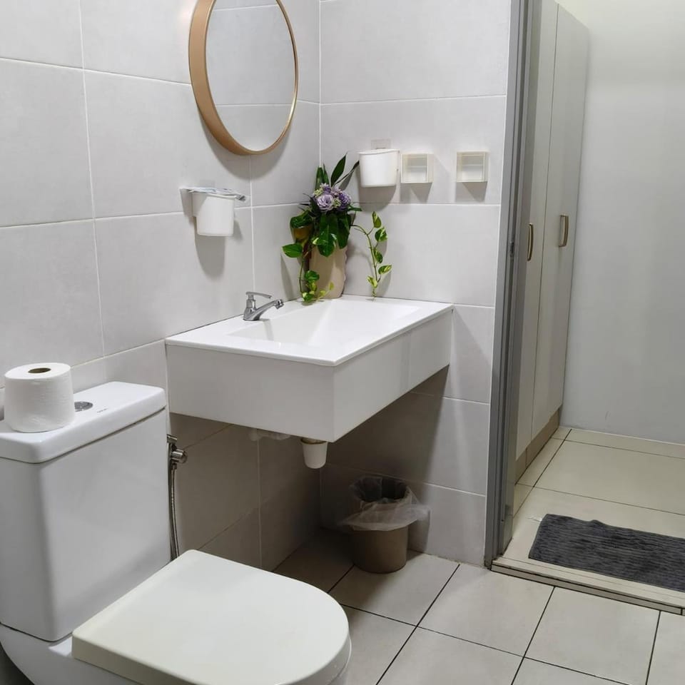 3BR 3 Baths High Floor 65 inch TV WiFi 2King Beds Apartment in Federal Territory of Kuala Lumpur