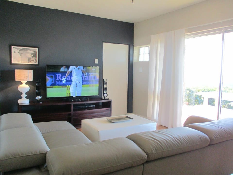 TV and multimedia, Balcony/Terrace, Lounge or bar, Seating area, Sea view