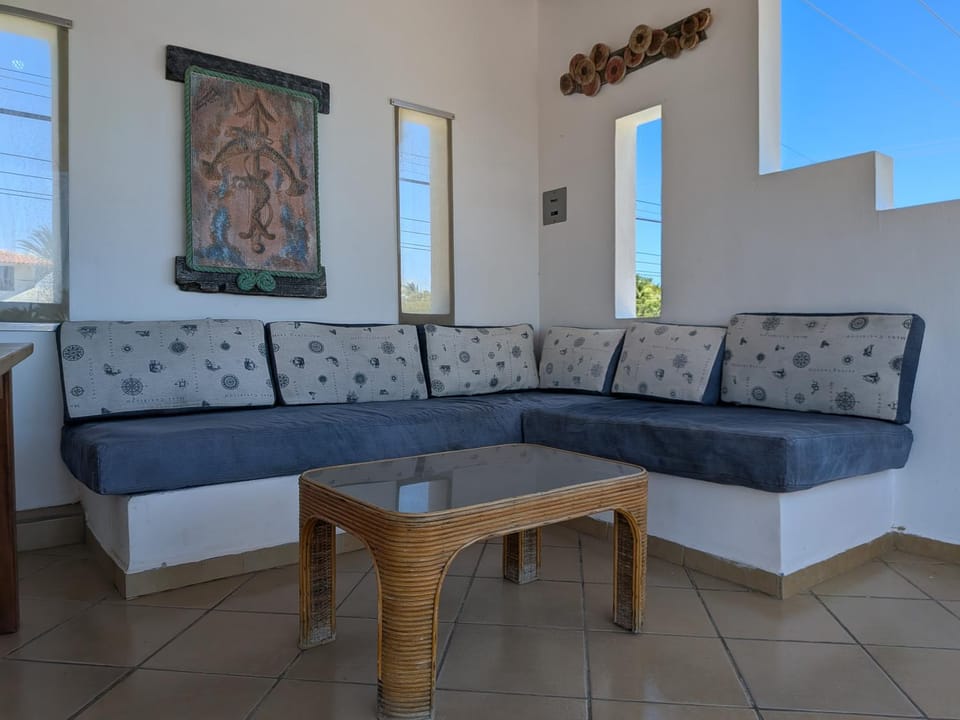 Communal lounge/ TV room, Balcony/Terrace, Seating area