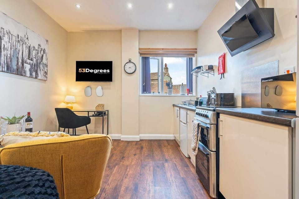 Kitchen or kitchenette, Seating area, oven, stove, toaster