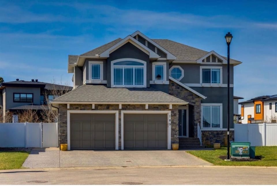 Luxurious 7-Bedroom House Rental in Chestermere, Canada House in Alberta