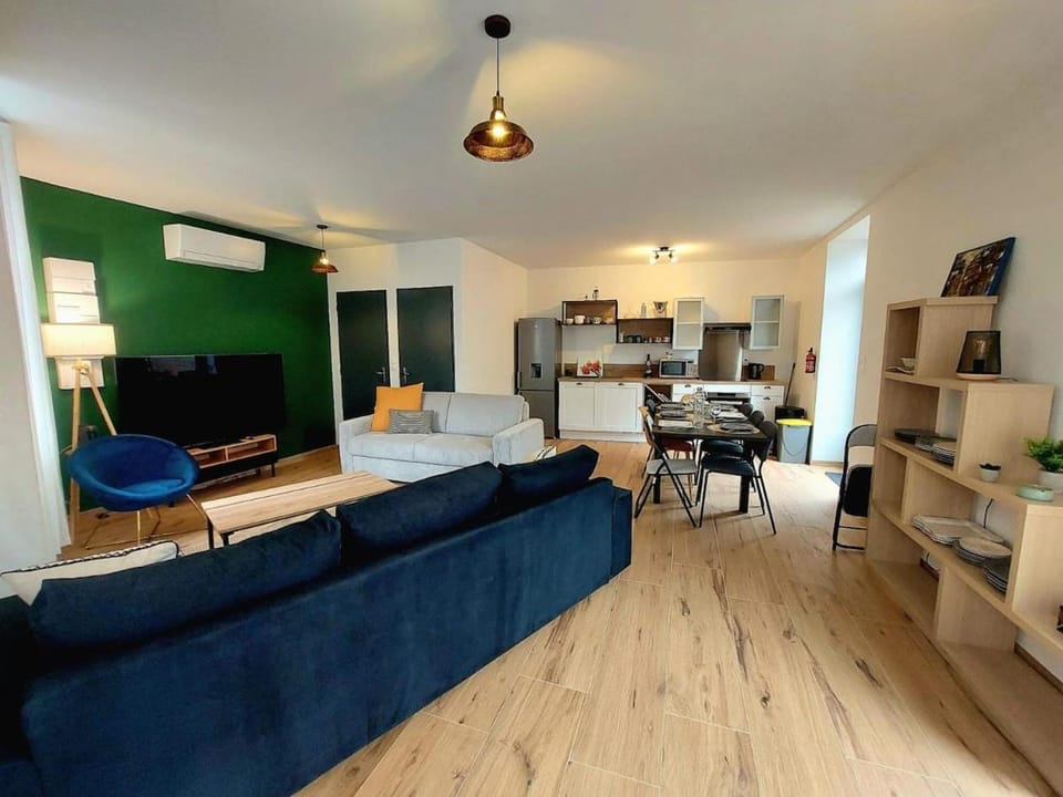 Kitchen or kitchenette, Living room, Dining area