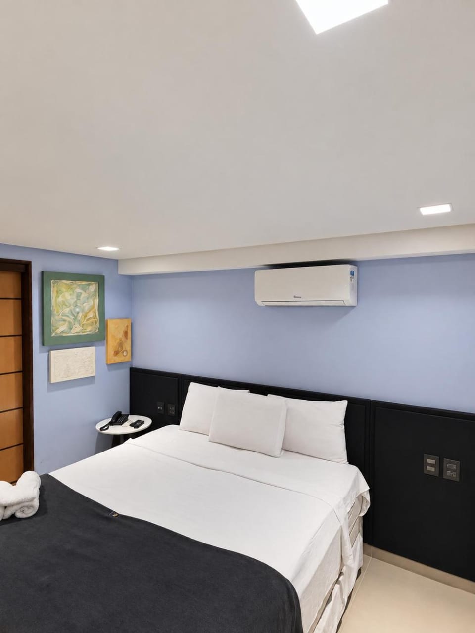 Bed, Photo of the whole room, Bedroom, air conditioner