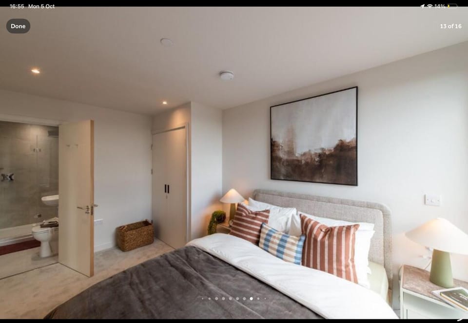 Toilet, Bed, Bathroom, Photo of the whole room, Bedroom