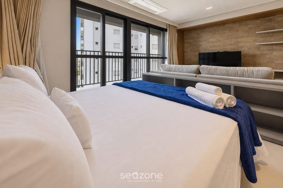 Bed, Balcony/Terrace, Bedroom, City view
