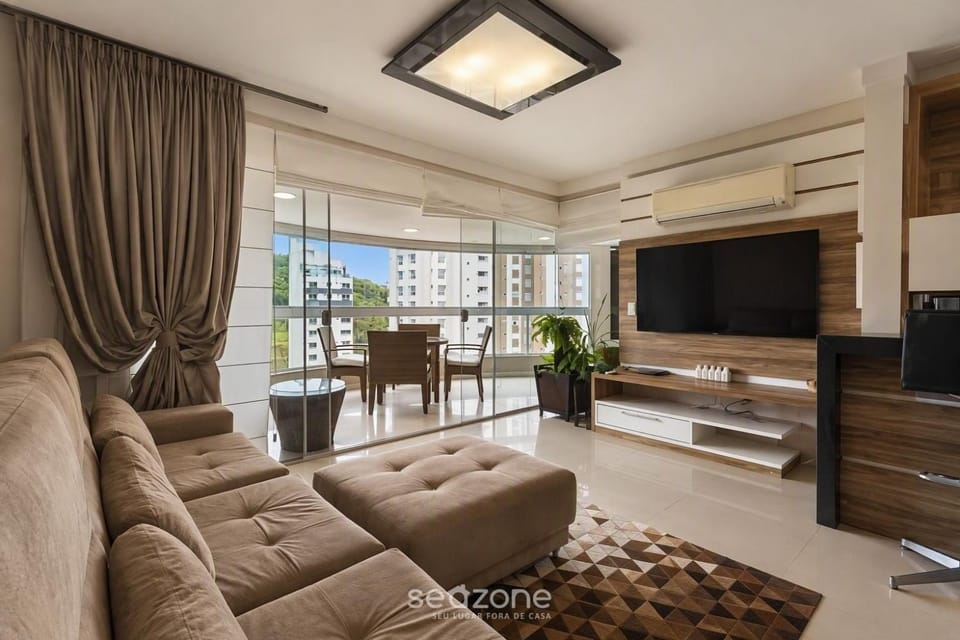 TV and multimedia, Living room, City view