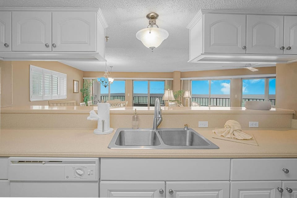 Fort Walton Beach Surf Dweller Condominiums Spacious 6 BR Sleeps 16 House in Okaloosa Island