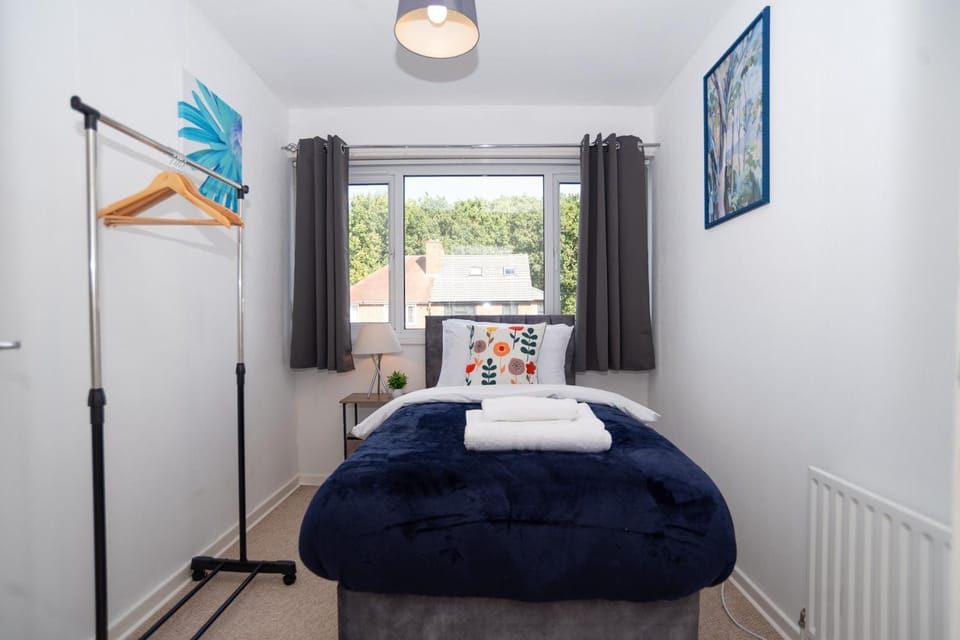 Bed, Photo of the whole room, Bedroom, internet, towels