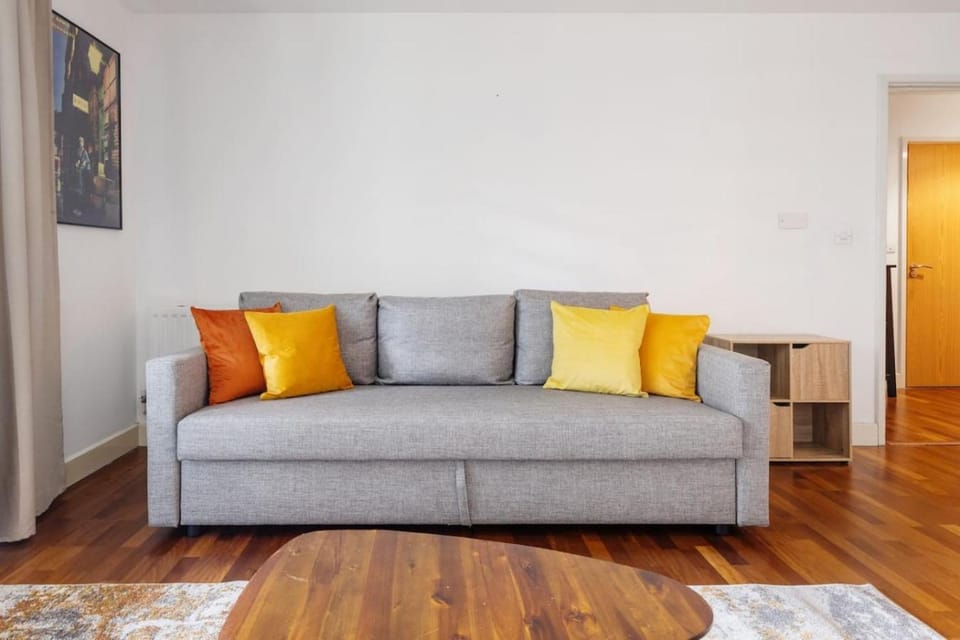 Modern Flat with Balcony in Dalston Square Apartment in London Borough of Hackney