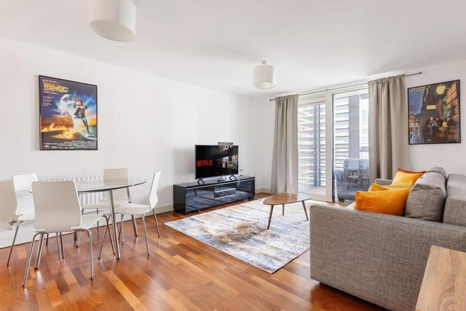 Modern Flat with Balcony in Dalston Square Apartment in London Borough of Hackney
