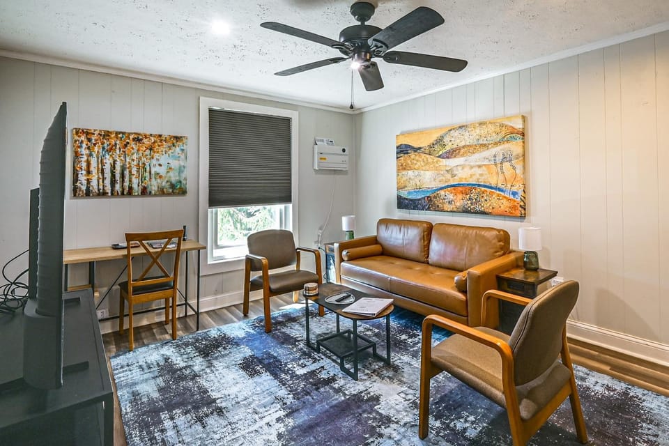 Modern 1BR: Queen Bed, Coffee Bar & Walkin Shower House in Parkersburg