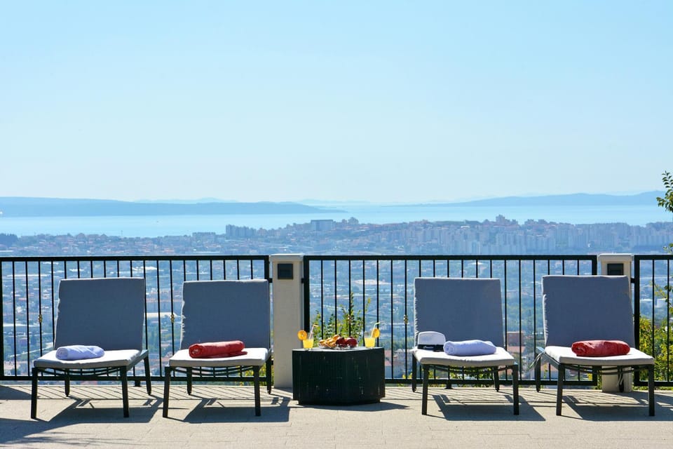 Day, Natural landscape, View (from property/room), Seating area, Sea view