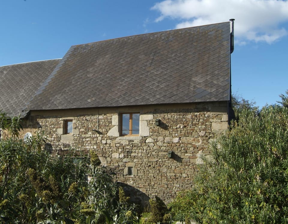 Facade/entrance, BBQ facilities, View (from property/room), Food and drinks, Decorative detail, Animals, Pets, Garden view