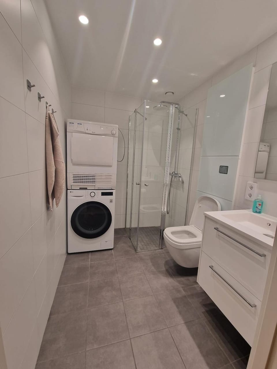 Mordern Apartment near Train, Shopping and Airport Apartment in Viken, Norway