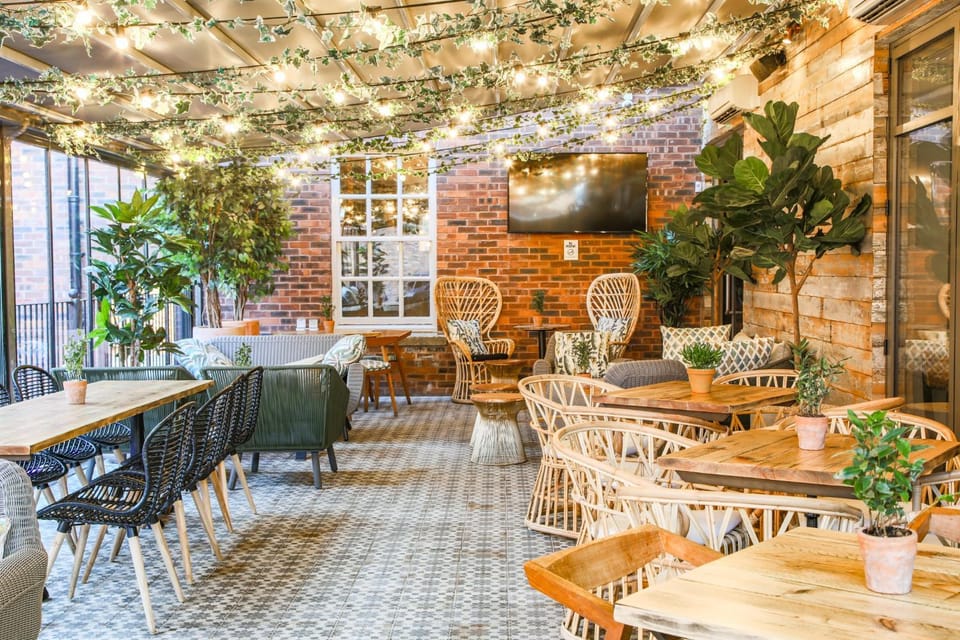 Patio, Lounge or bar