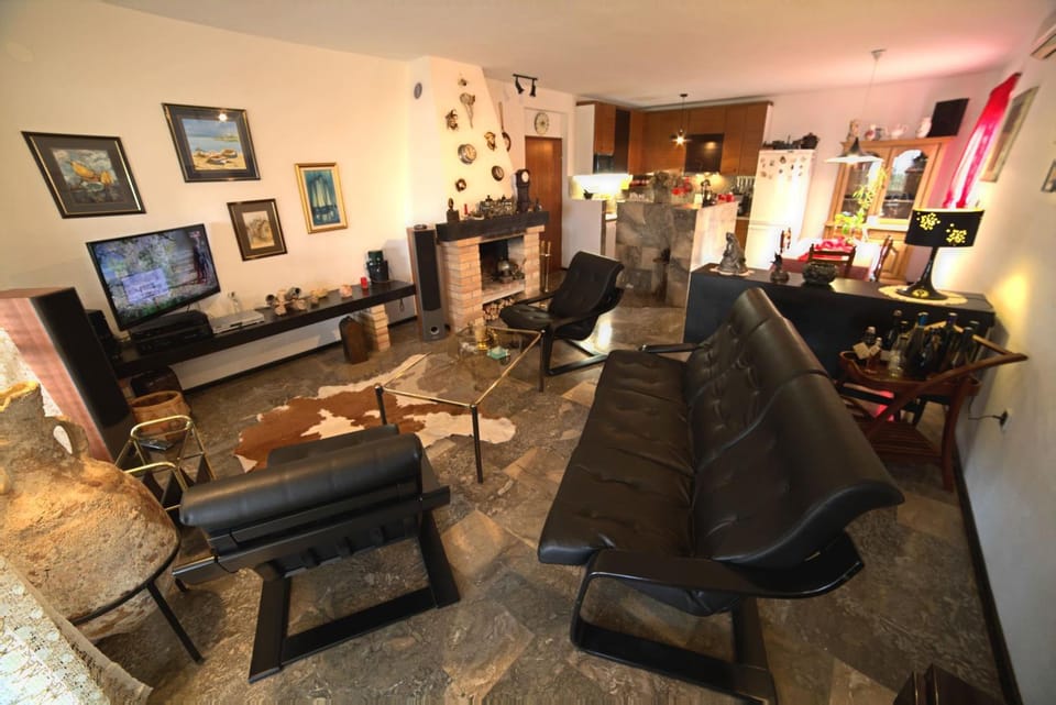 TV and multimedia, Living room, Photo of the whole room, Seating area