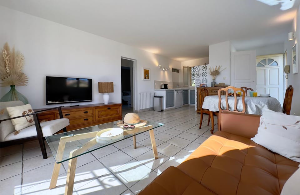 Communal lounge/ TV room, TV and multimedia, Kitchen or kitchenette, Living room, Seating area, Dining area, dishwasher, minibar, pet friendly