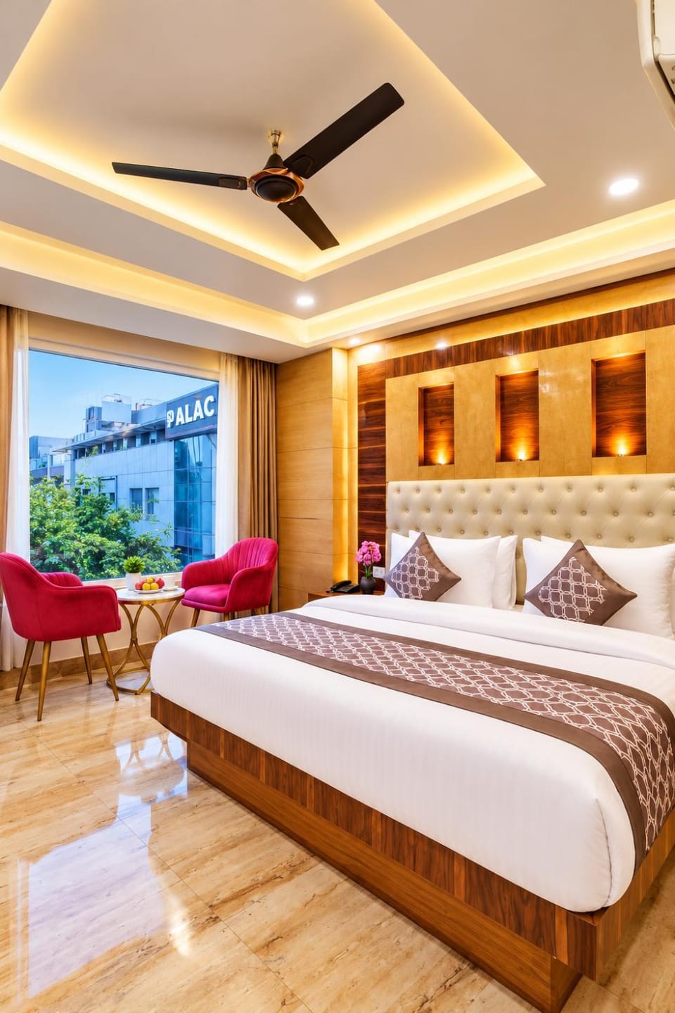 Bed, Living room, Photo of the whole room, Seating area, Bedroom, fireplace, air conditioner