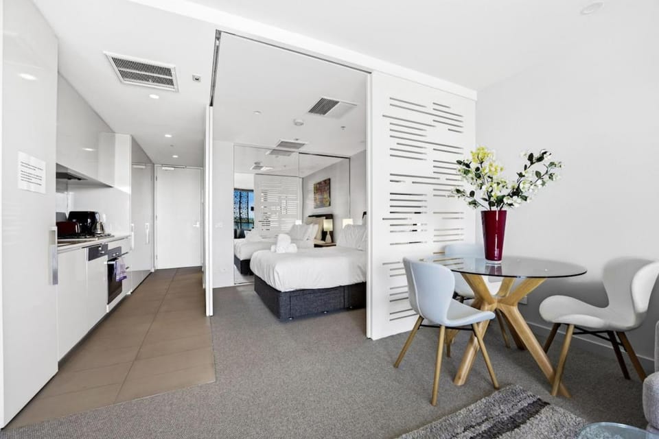 Elegant Comfort - Malvern Apt with Parking & Gym Apartment in Melbourne