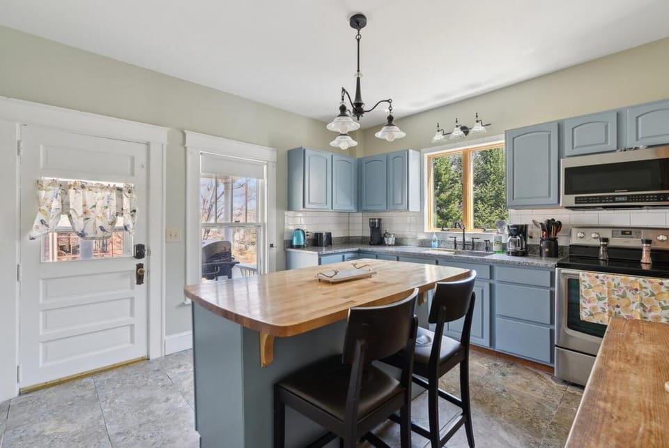 The Sealander House - a grand historic home in Southern Maine House in Saco