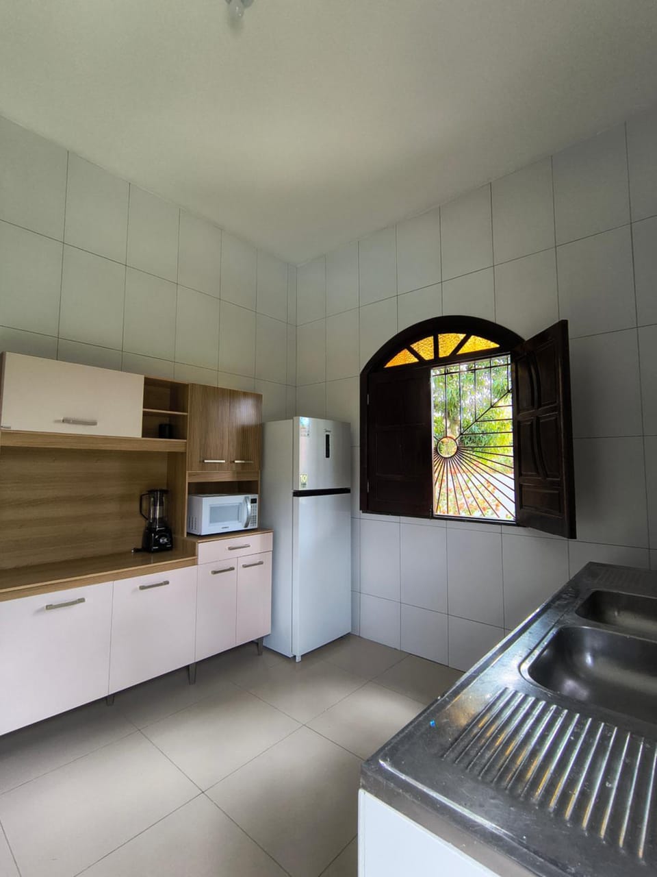 Casa 4 quartos , piscina e churrasqueira, condomínio a poucos metros da praia House in Salvador