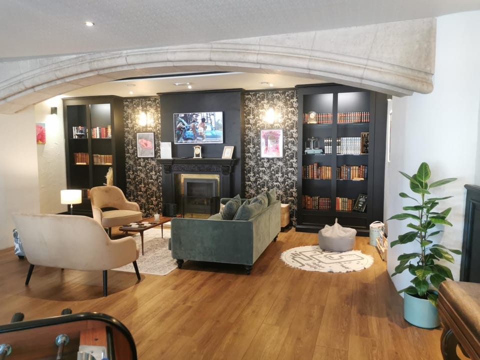 Communal lounge/ TV room