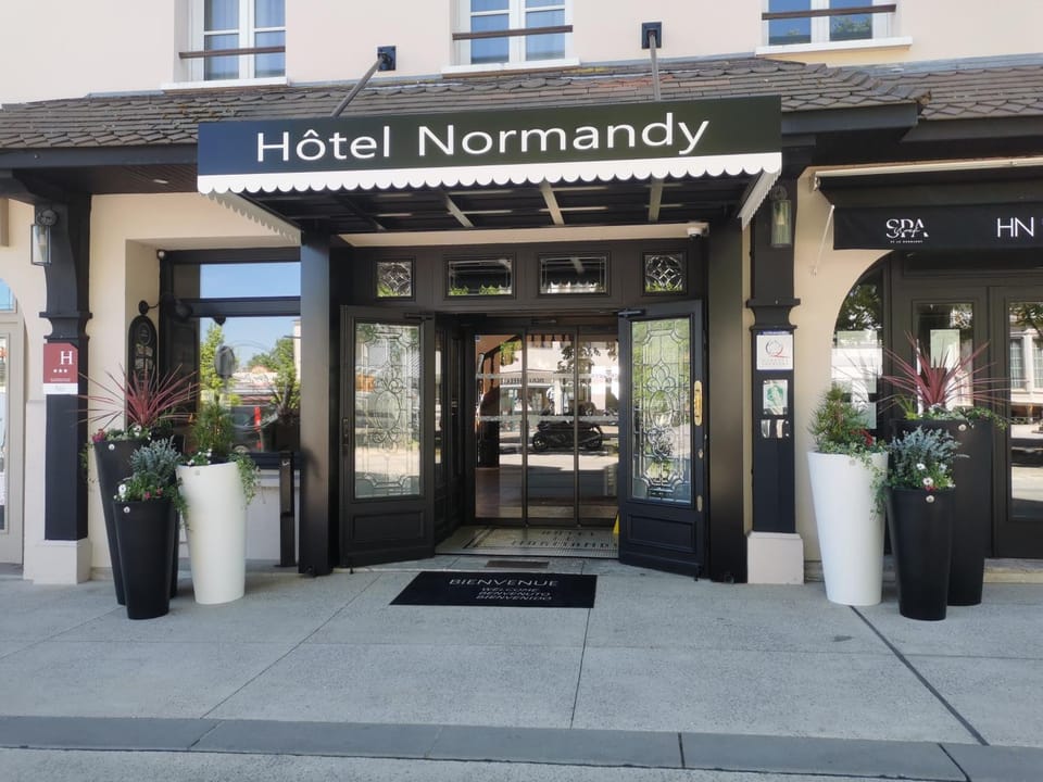 Property building, Facade/entrance