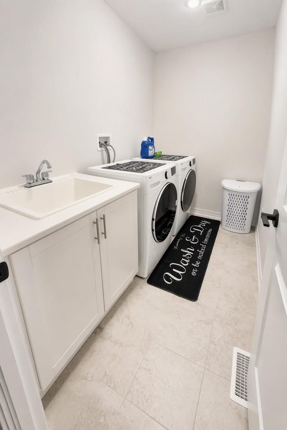 The Golden Sceptre Apartment in Stratford