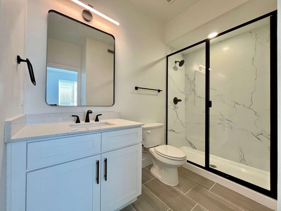 Bishop Arts 6BR 6BA townhouse sleeps 12 parking House in Dallas