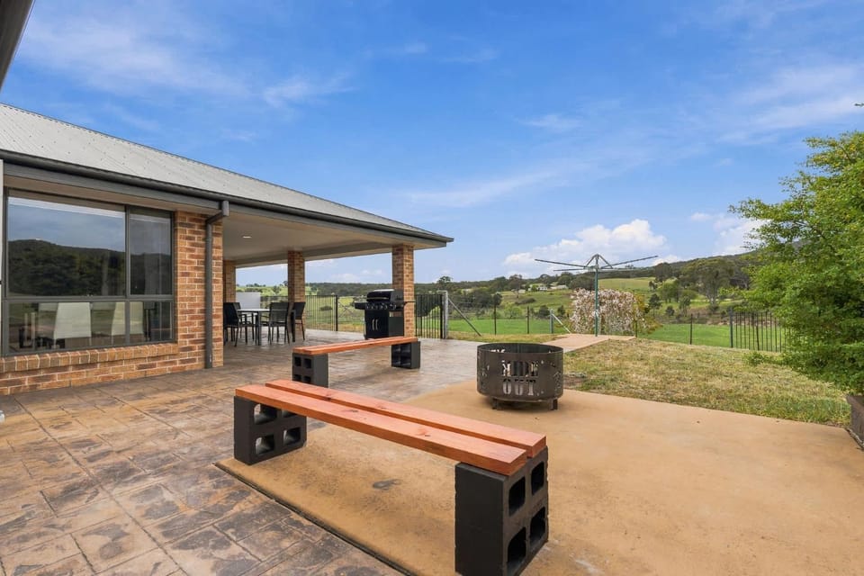 Ned Kelly's Hideaway 1 - Sleeps 4 Amazing Views House in Oberon