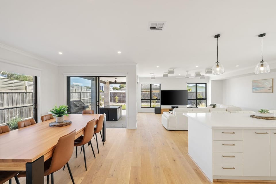 The Gathering House - Spacious Island Retreat House in Cowes