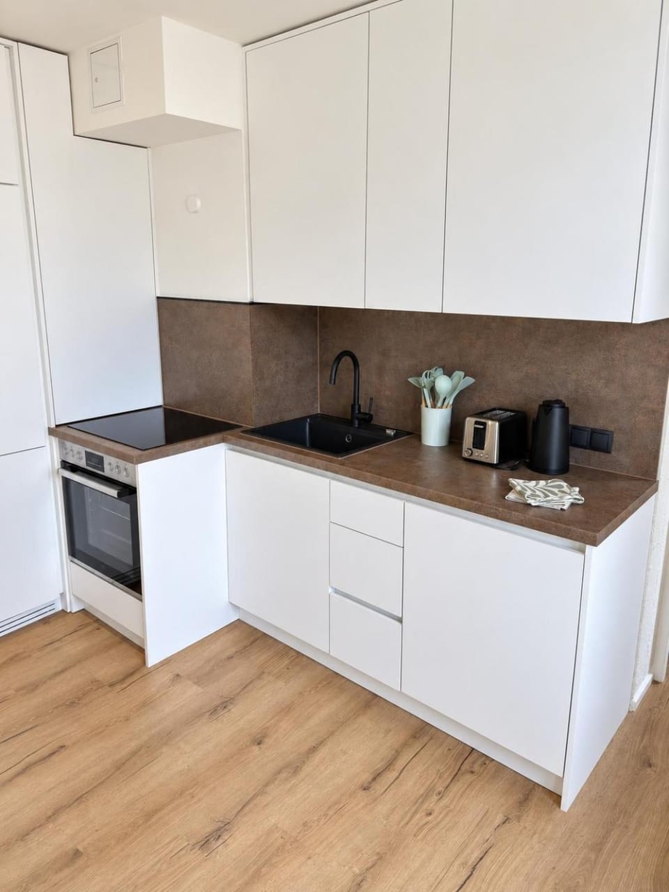 Kitchen or kitchenette, pet friendly, stove, toaster