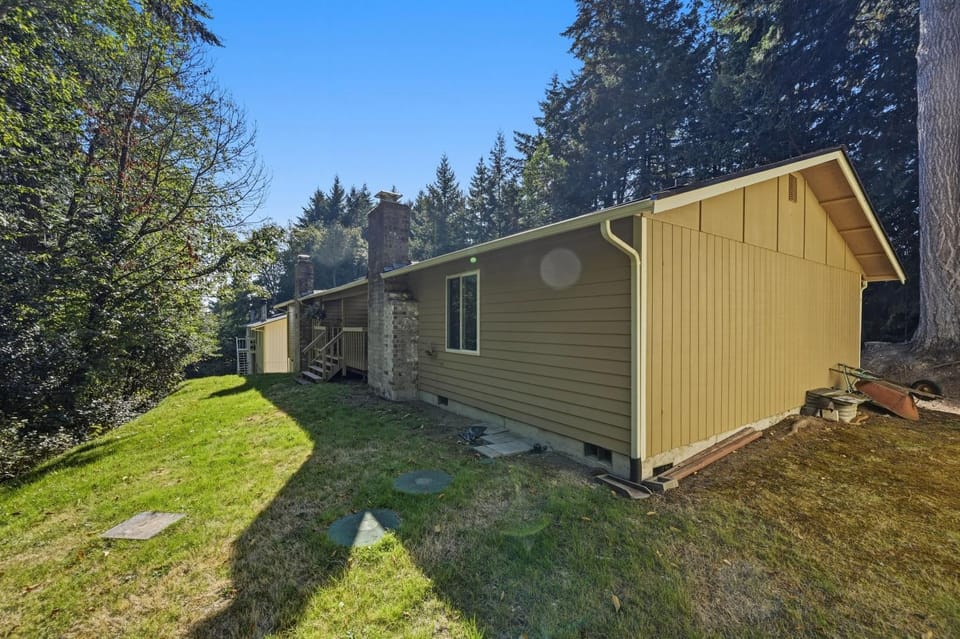 Property building, Facade/entrance, Natural landscape, Garden
