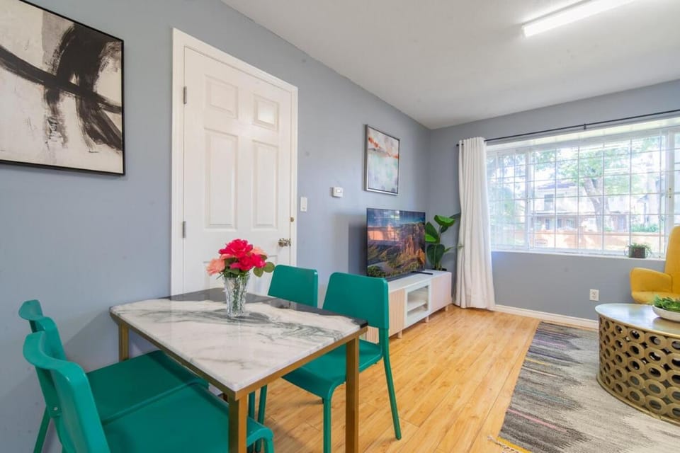Modern Vancouver Suite - Trout Lake & Kingsway Apartment in Vancouver