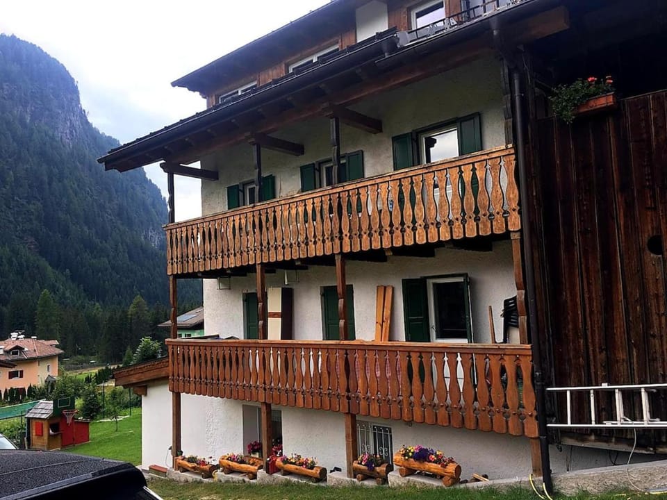 PeakNest Dolomites Canazei Apartment in Canazei