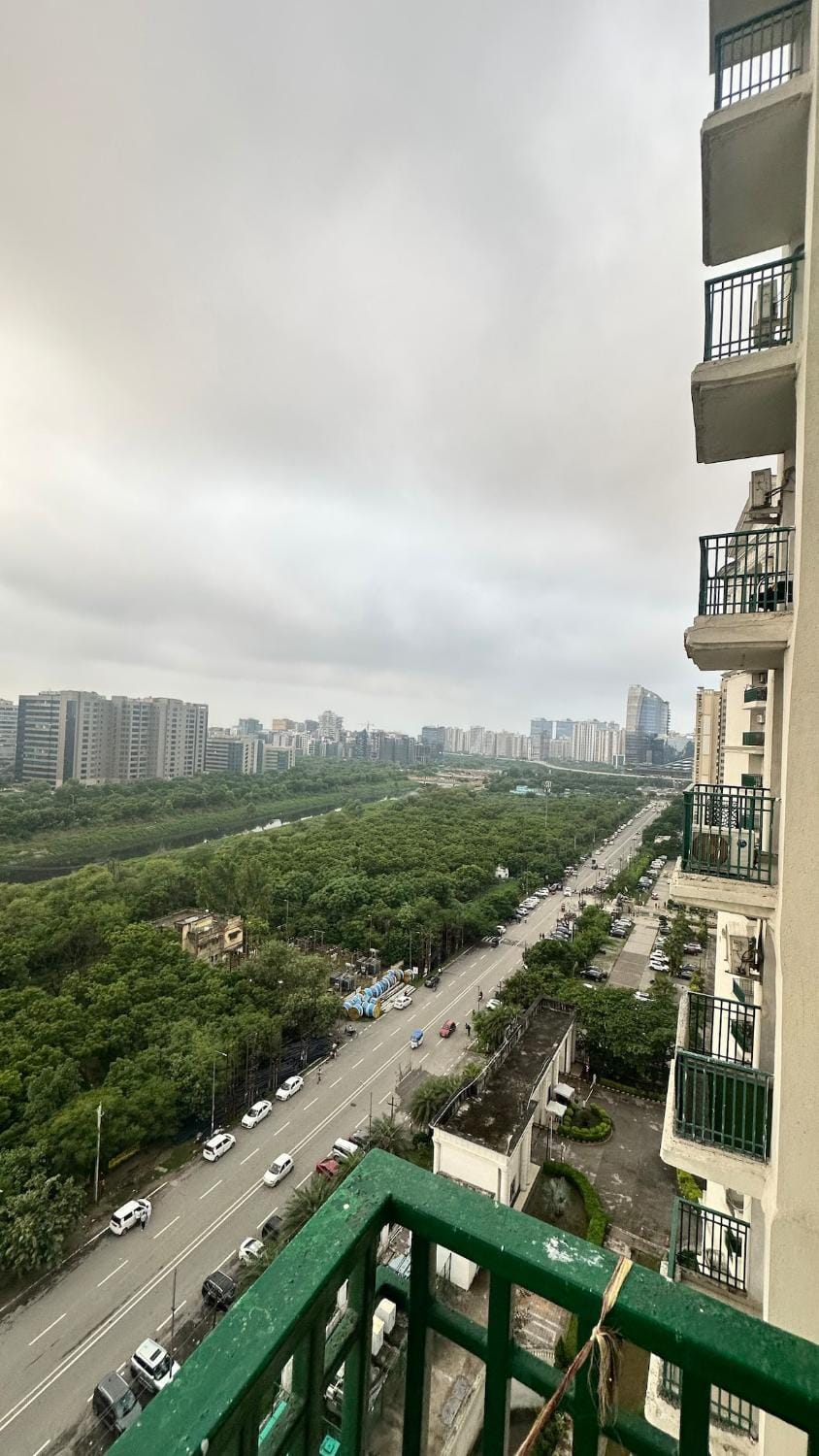 Cozy Modern Flat , Sunworld Arista, Sec 168 Apartment in Noida