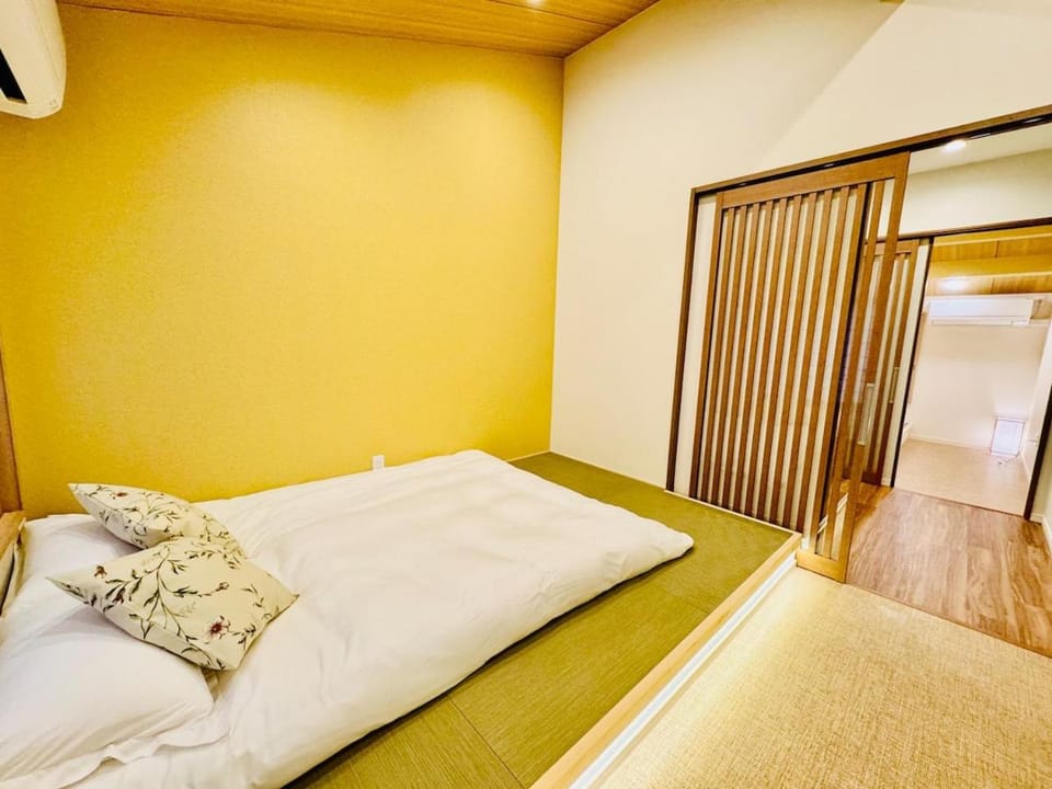 Direct access from Kansai Airport, 5 minutes on foot from the station, Osaka exquisite private house - Banshua Villa in Osaka