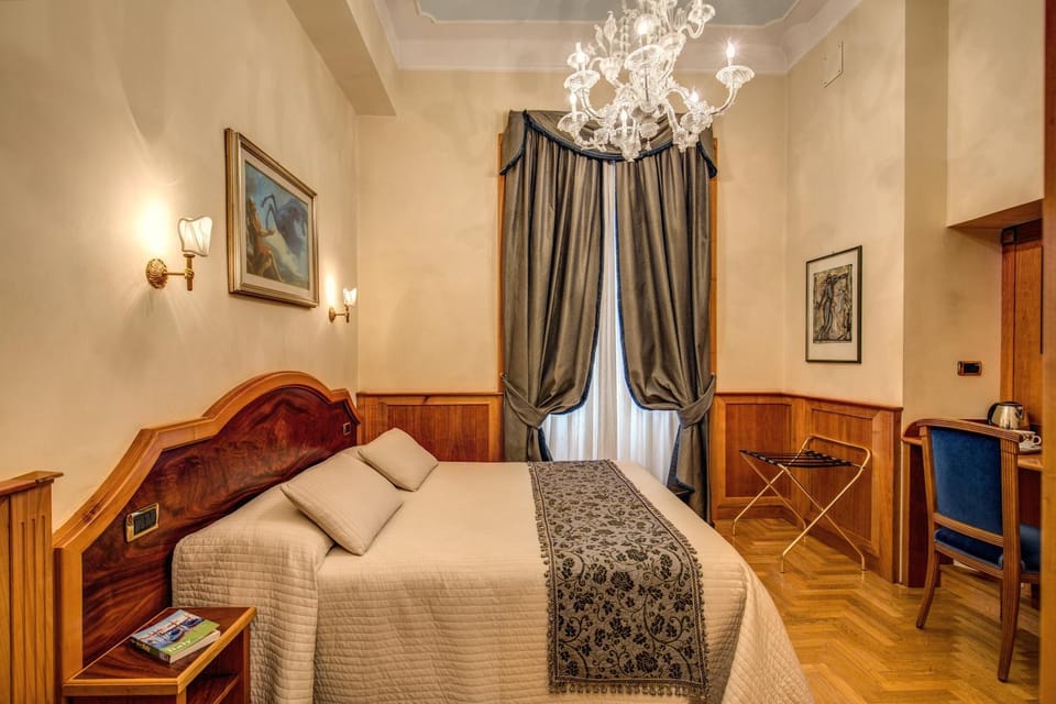 Photo of the whole room, Decorative detail, Bedroom