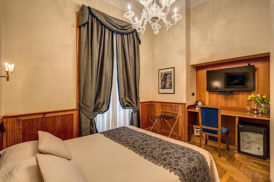 Photo of the whole room, Decorative detail, Bedroom